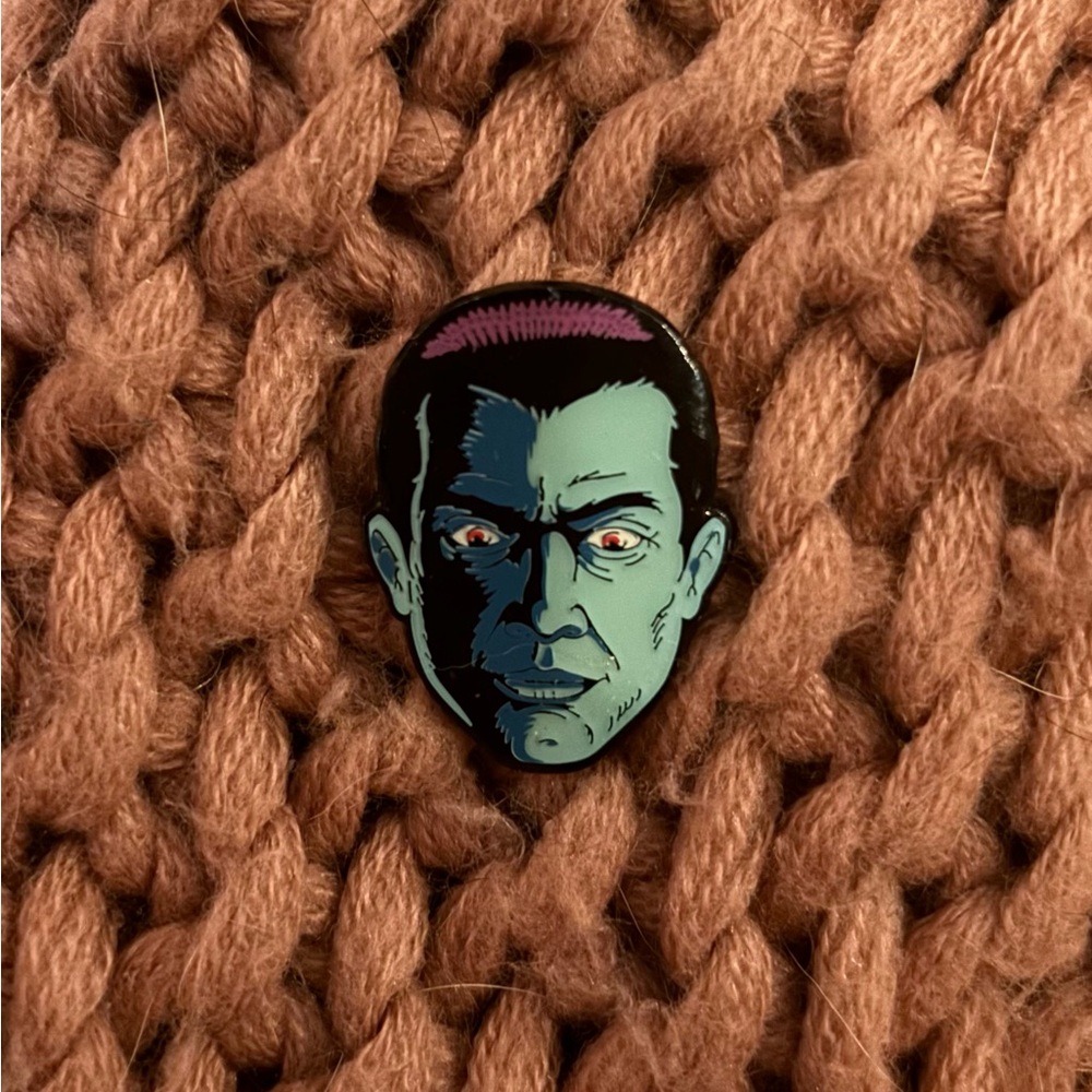 Collectible Universal Studios “Classic Monsters” Dracula Pin
